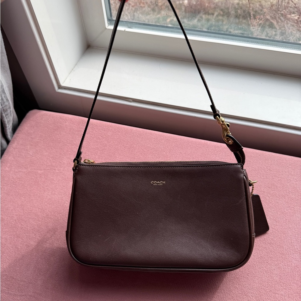 Coach plaza 22 in maple